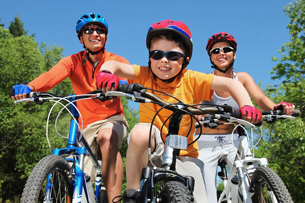 Image of parents and child riding mountain bikes